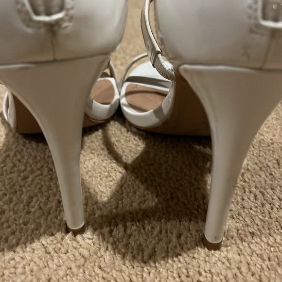 White patent heels - Picture 3 of 5